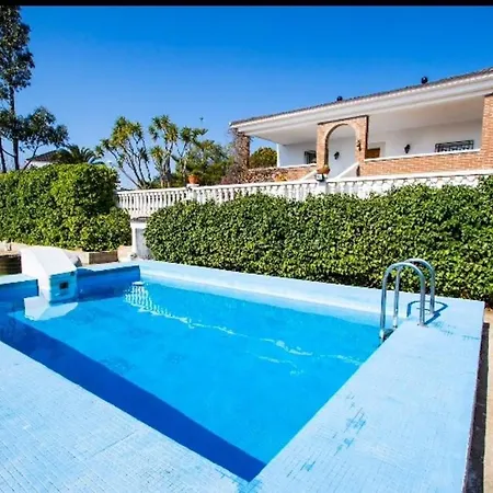 Charming Near With Private Pool